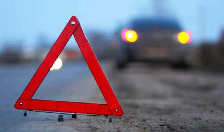 У Львові авто збило людину: відео з місця аварії