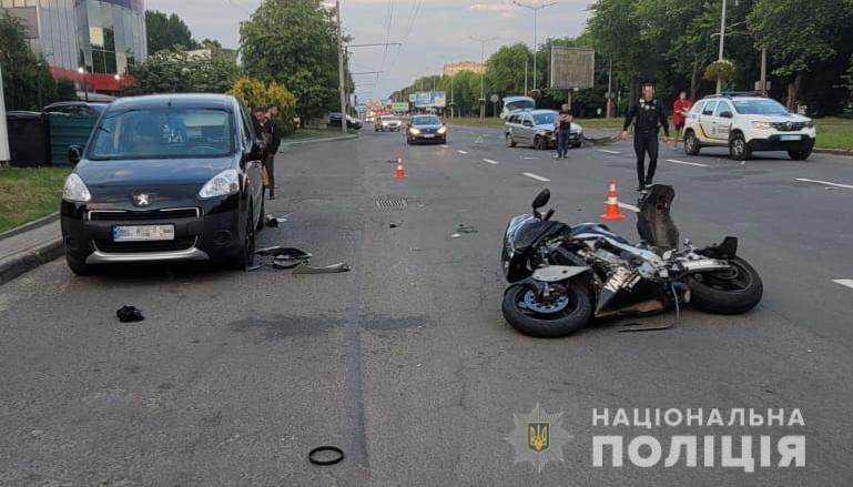 У Львові в ДТП важко травмувалися скутерист і байкер