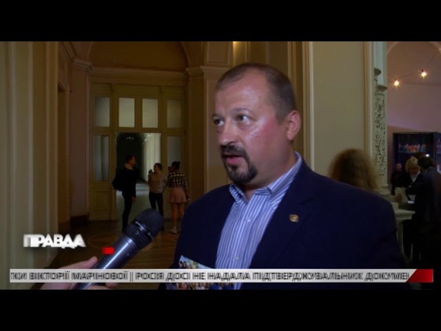 Головний корпус університету Івана Франка перетворився на сцену