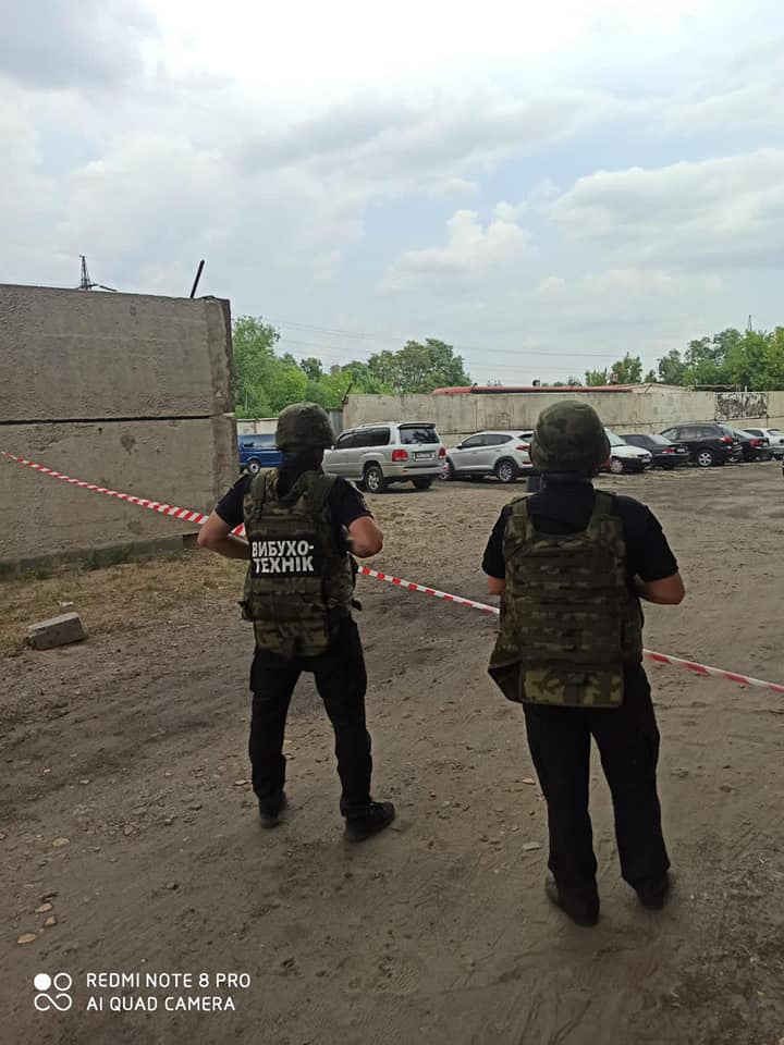 На Луганщині знайшли підозрілий пристрій під машиною співробітника СБУ