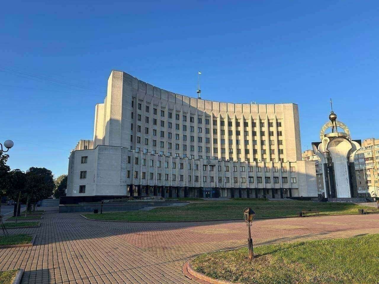 У Луцьку повідомили про замінування обласної ради: людей евакуювали
