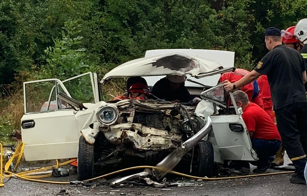 Автівки вщент: на Львівщині у ДТП травмувалися двоє людей