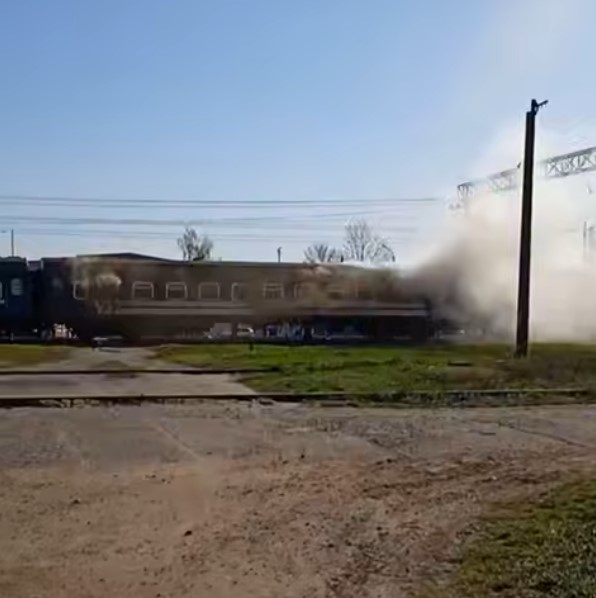 На Сумщині загорівся поїзд “Суми — Київ”: загинув залізничник