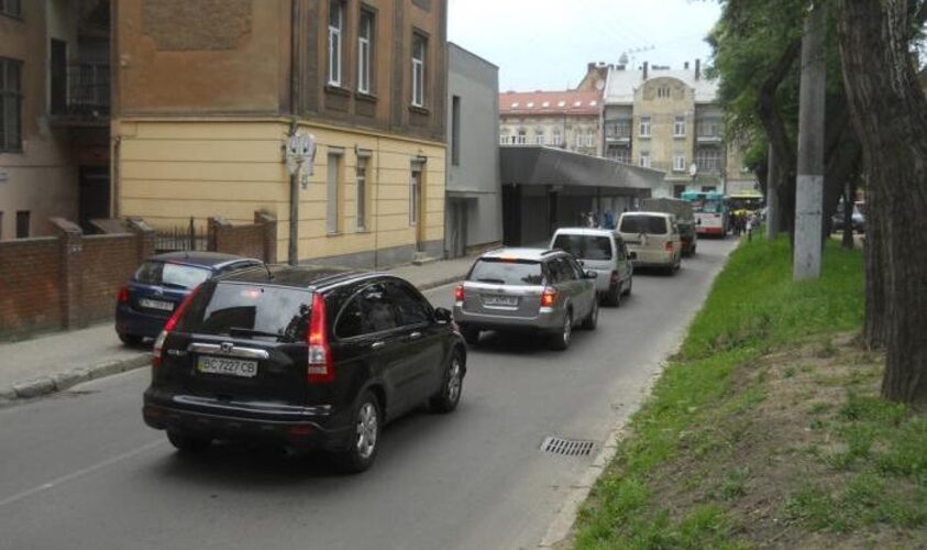 Рух транспорту на одній з вулиць Львова сьогодні перекриють: яка причина