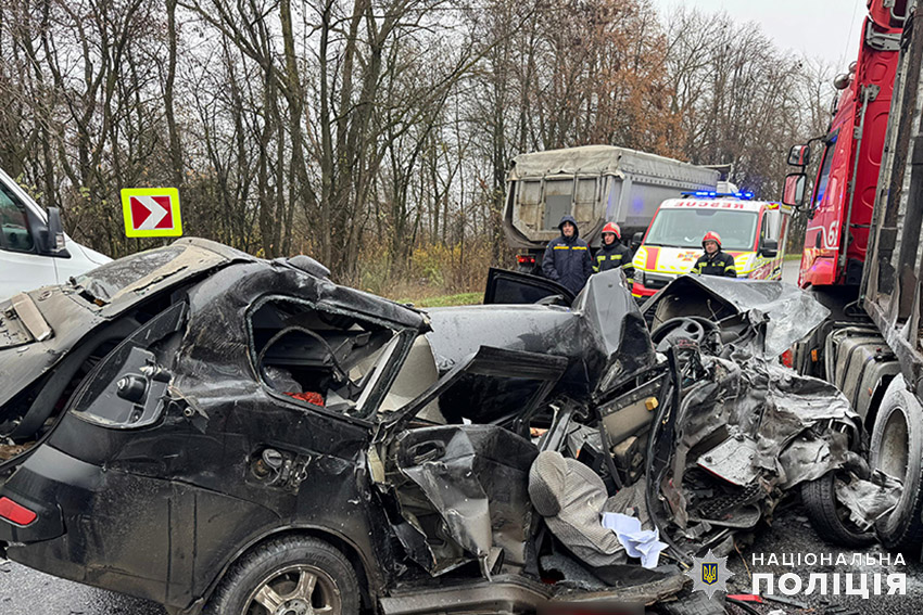 Моторошна ДТП на Хмельниччині: від авто залишилася гора металу