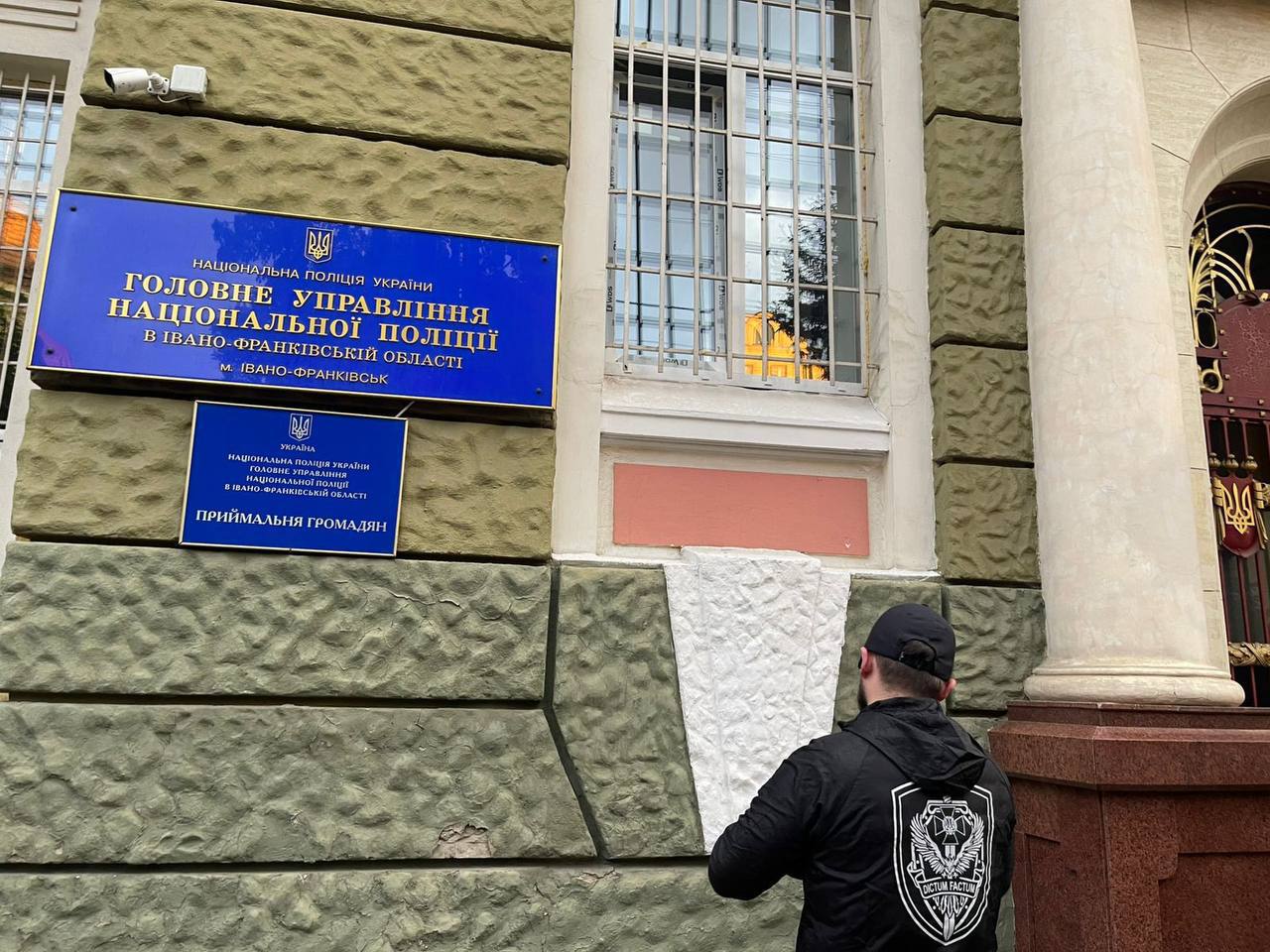 В управліннях поліції на заході України тривають обшуки: Кого підозрюють