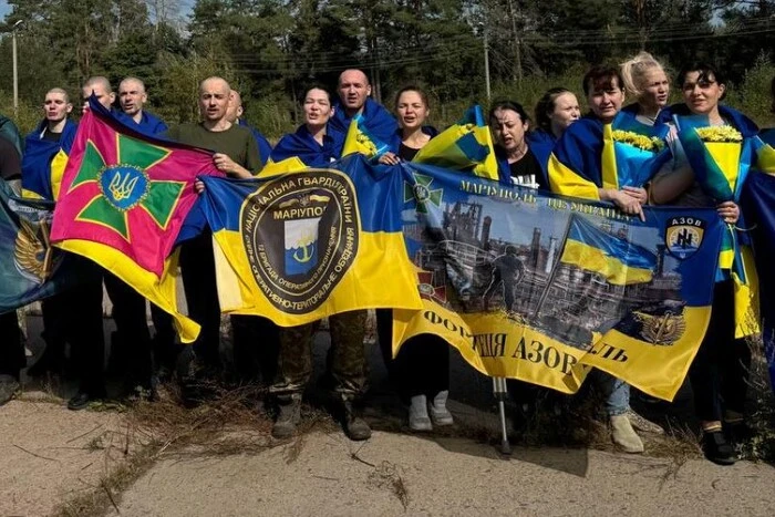 Мама, яка пережила російське пекло полону, вперше телефонує дитині