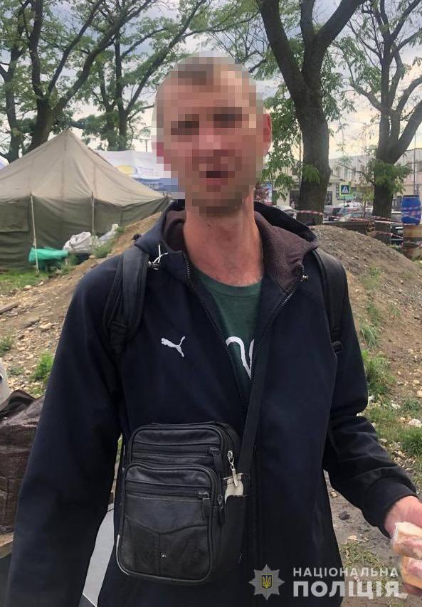 У Львові затримали чоловіка, який вдарив лезом у шию свого колегу та втік