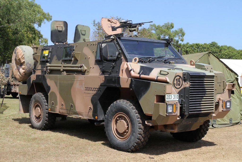 Австралія передасть Україні ще 30 бронемашин Bushmaster