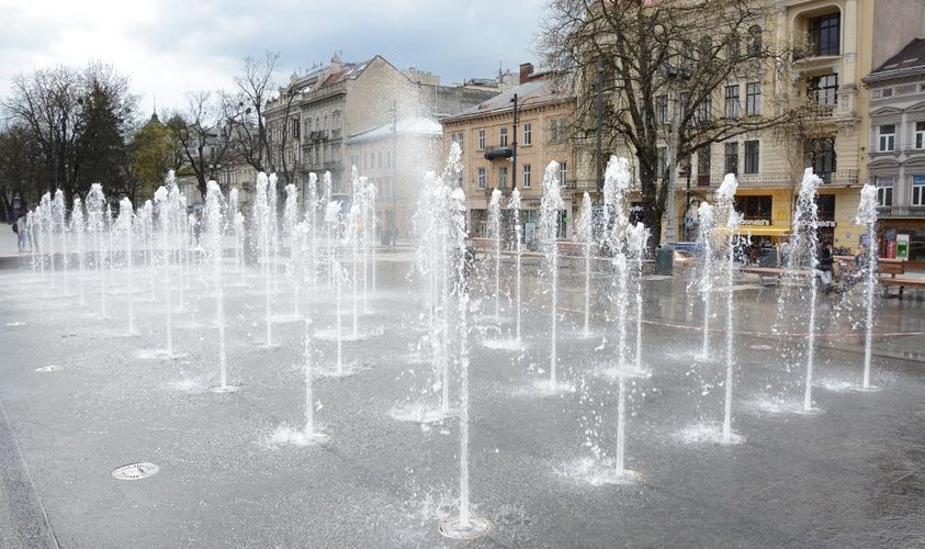 У Львові запустили фонтан перед Оперним театром