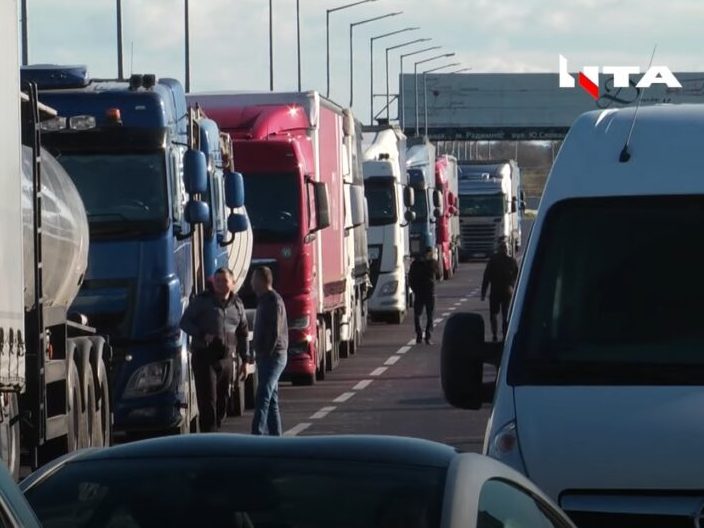 Блокада кордону з Польщею: в чергах на в'їзд в Україну – понад 5 тисяч вантажівок