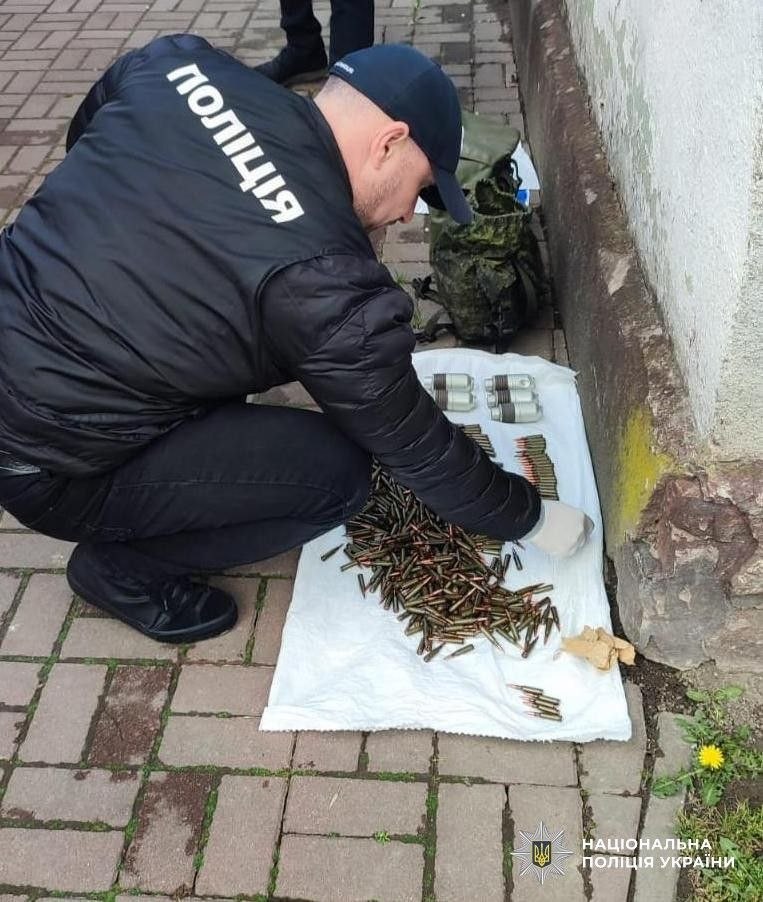 На Львівщині в чоловік продавав набої до гранатомета: фото з затримання
