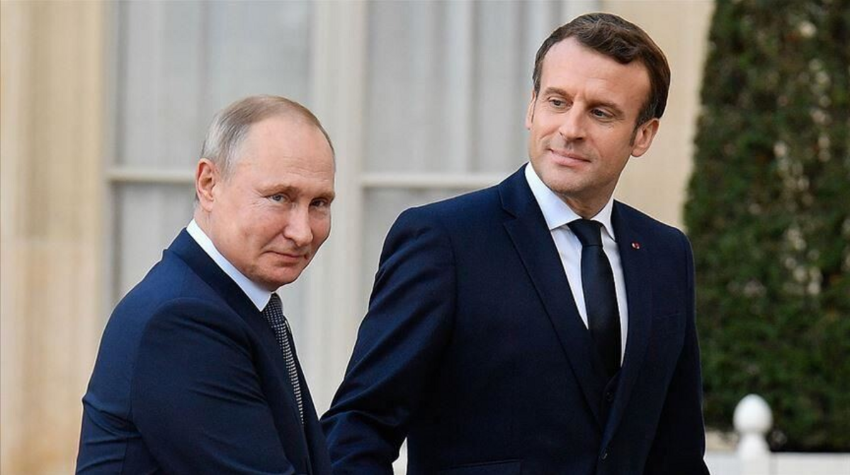 Подробиці зустрічі президентів Макрона і Путіна