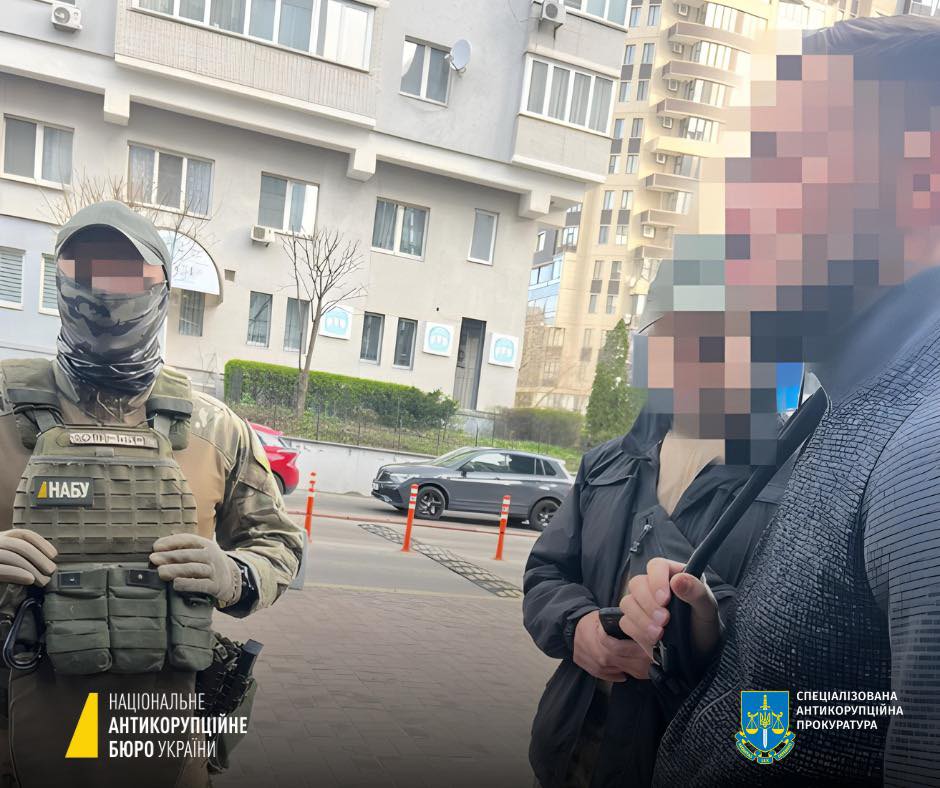 Ексрадника ОП викрили на багатомільйонних махінаціях. Привласнив майже 100 млн грн