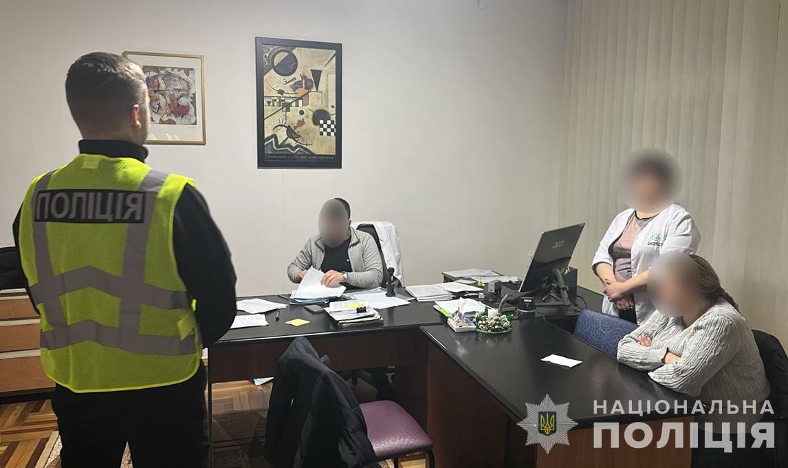 На Львівщині викрили групу службовців медцентру, які закупили товари зі збитками на 1,7 млн грн