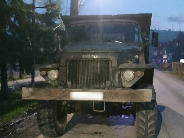 На Закарпатті під колесами вантажівки загинула півторарічна дівчинка
