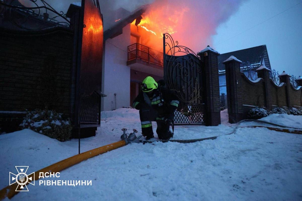 ДСНС показала наслідки ворожої атаки на Рівненщину: ФОТО