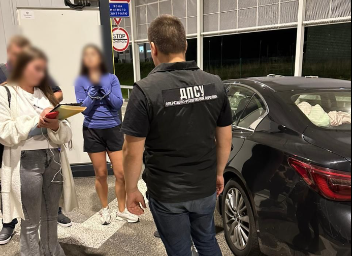 На Львівщині затримали 27-річну вінничанку за підозрою в торгівлі людьми