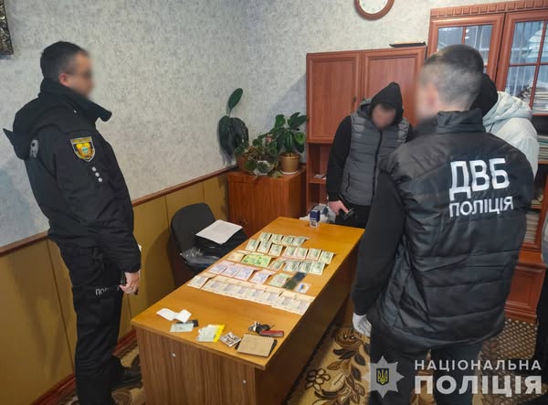 250 доларів за іспит з водіння: на Тернопільщині затримали директора автошколи, який вимагав хабар