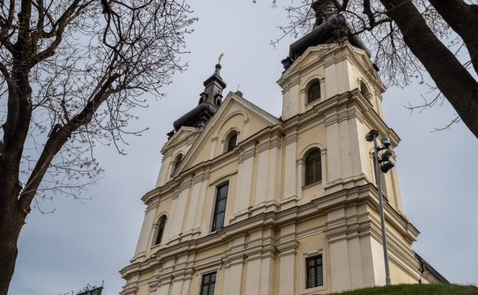 У Львові дослідили фрески історичного храму: стан оздоблення визнано критичним