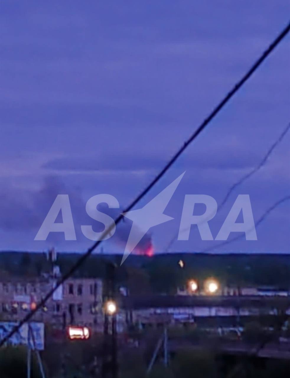 У Росії внаслідок атаки дронів горить оборонний завод (відео)