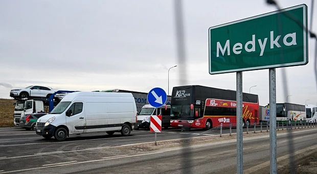 Рух через пункт пропуску «Шегині – Медика»: Що треба знати