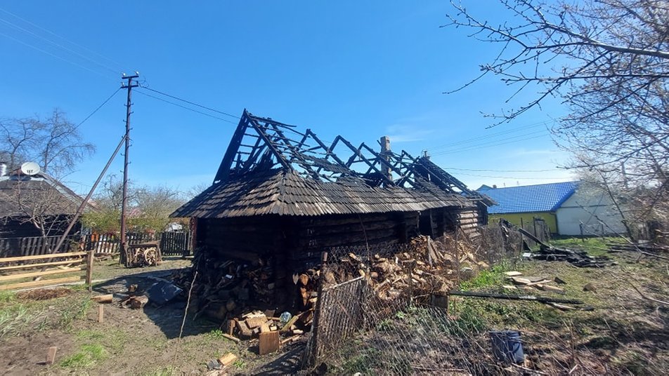 На Львівщині згоріла дерев'яна «Карпатська хата» з унікальними експонатами