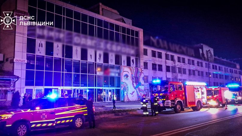 Вночі горіли приміщення Львівського автобусного заводу: що сталося (фото)