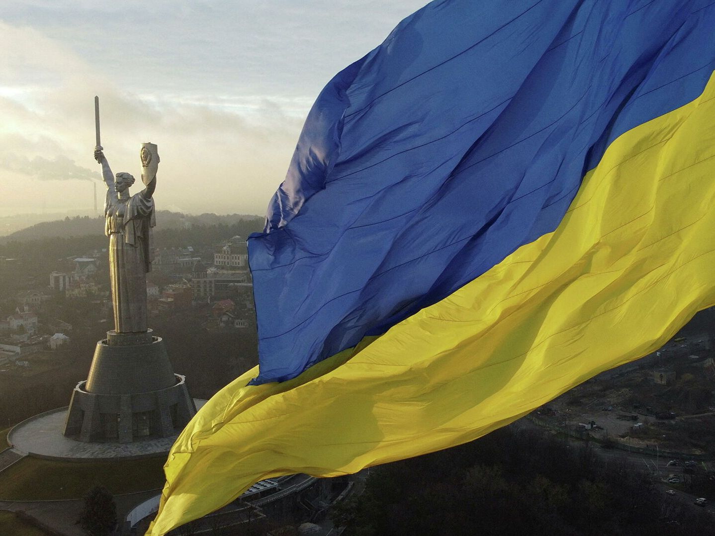 В Україні запроваджують надзвичайний стан – РНБО