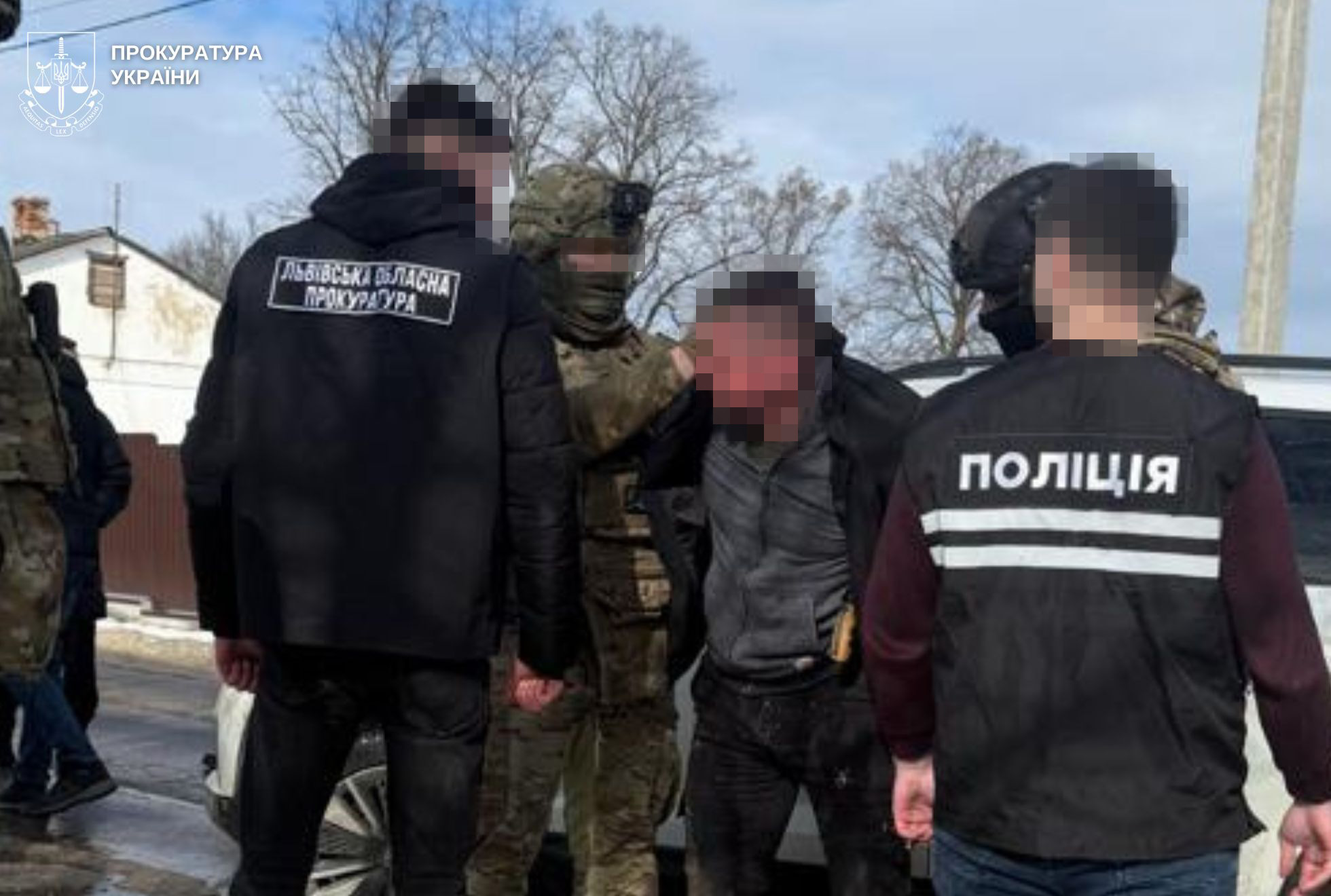 На Львівщині чоловік погрожував жінці "злити" інтимні фото (фото)