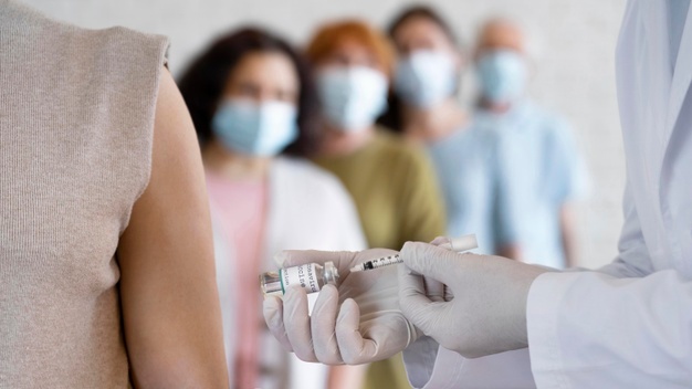 Обов'язкова вакцинація. Кого з 8 листопада відсторонять від роботи