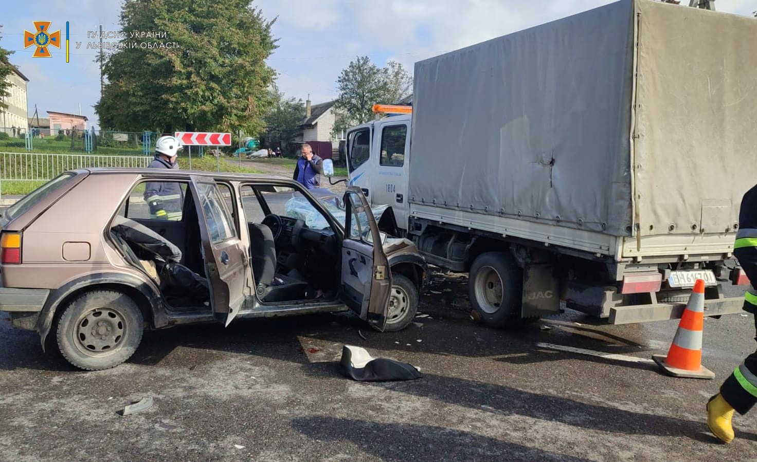 На Львівщині сталася смертельна аварія за участі вантажівки і легковика