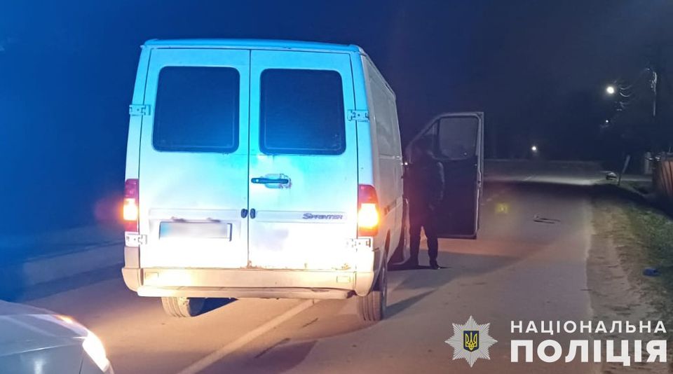Унаслідок наїзду мікроавтобуса біля Львова чоловік опинився в реанімації