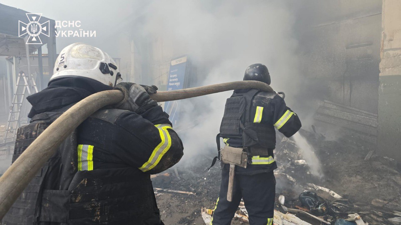 Війська РФ сьогодні масовано атакували Харків та область дронами: фото та відео наслідків