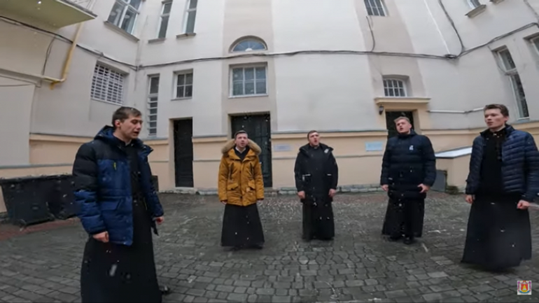 «Віночок різдвяних колядок» від семінаристів з Львівщини став новим хітом соцмереж