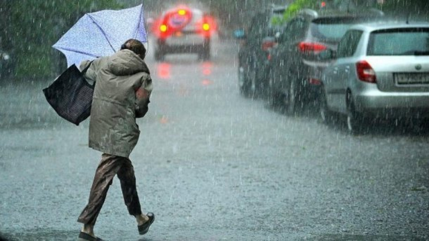 Негода в Одесі: Затопило вулиці, ускладнило рух транспорту