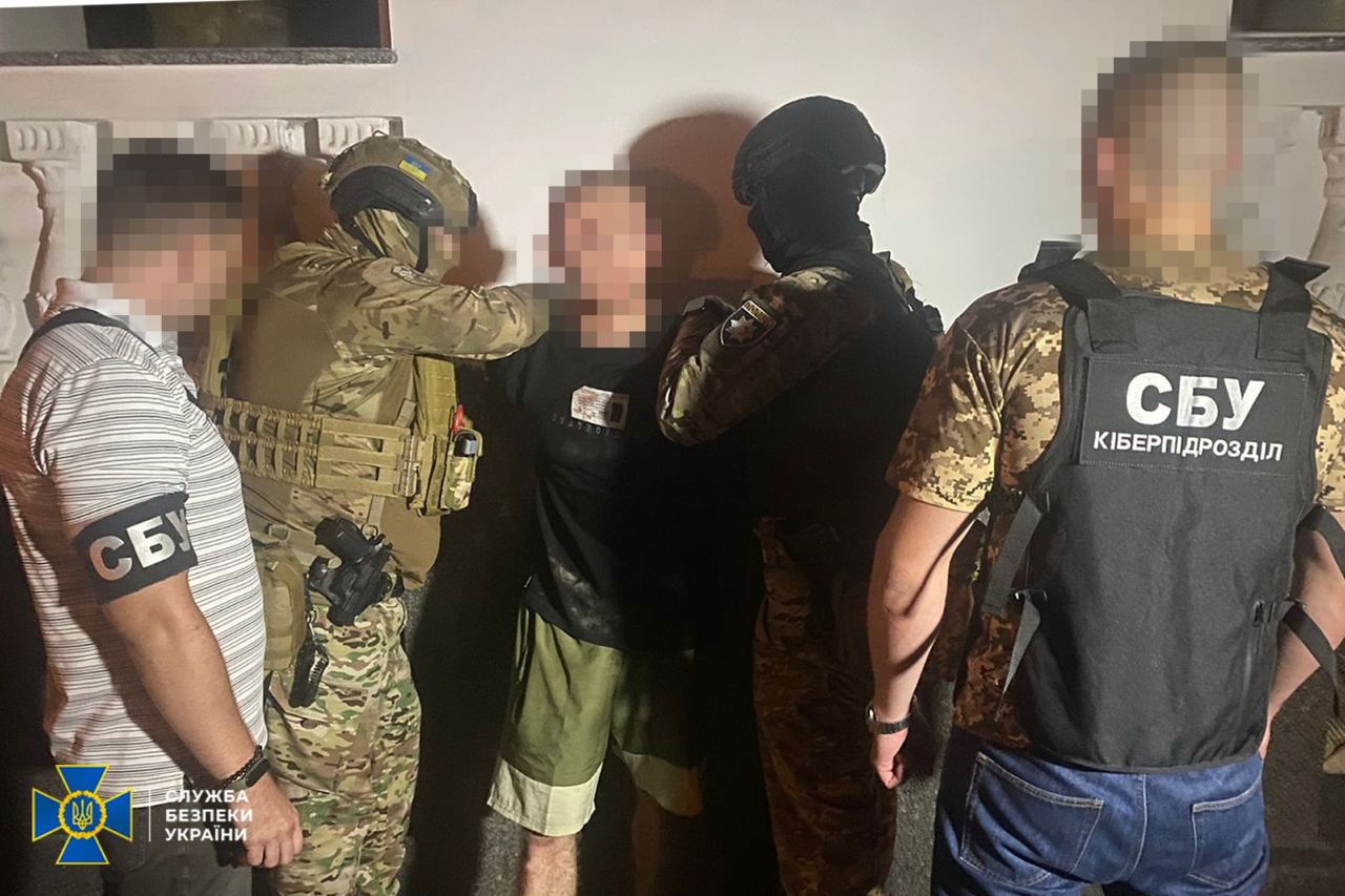 У Полтаві затримали скандального блогера, який публічно ображав військових