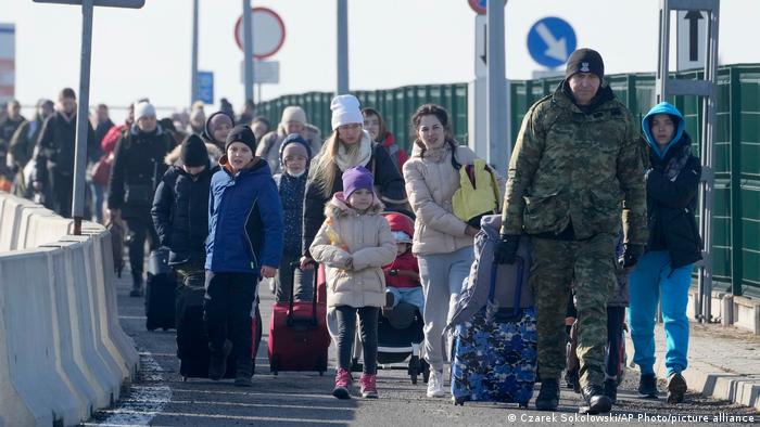 З України виїхало понад 835 тисяч біженців
