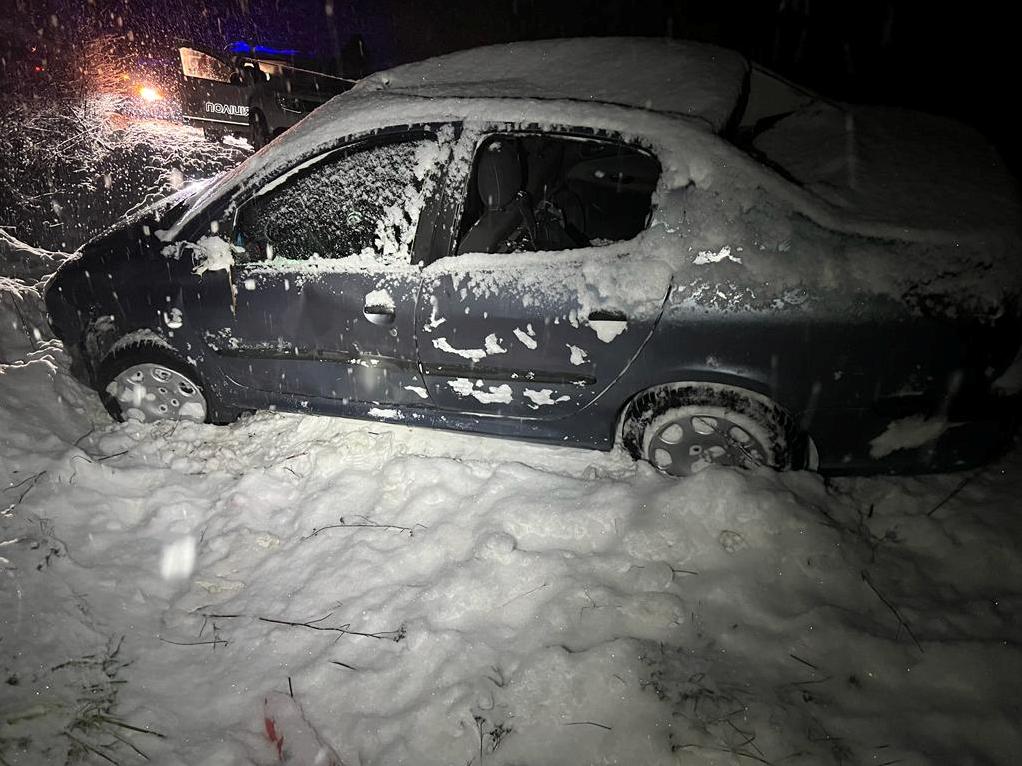 На Львівщині перекинувся автомобіль: дві пасажирки травмовані