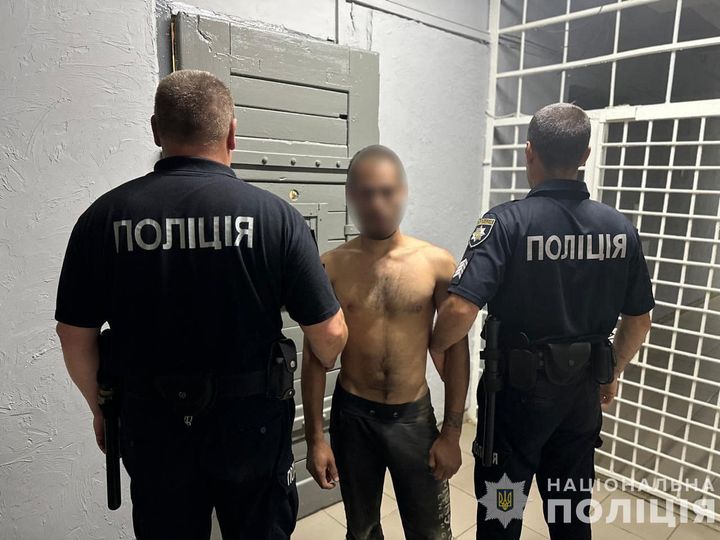 На Закарпатті затримали сімейного кривдника: побив 10-місячну дитину, співмешканку і поранив поліцейського