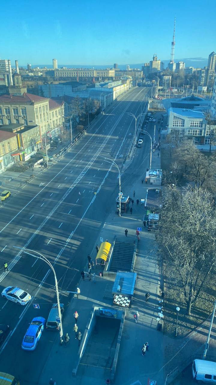 Перекритий рух у Києві, Кулеба скасував поїздку у Брюссель, інтрига від МЗС. Версії причин