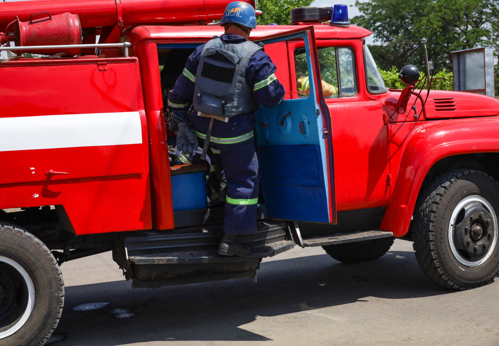 У Львові спалахнула пожежа у багатоповерхівці (відео)