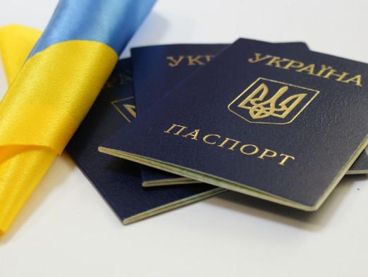 В Україні можуть запровадити іспит на отримання громадянства. Президент відреагував на петицію