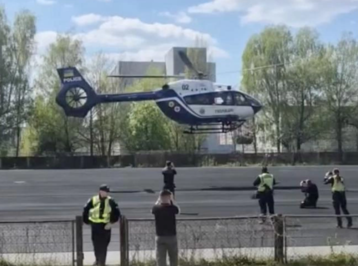 Поліція підняла в небо гелікоптер: у Києві провели унікальну операцію для 17-річного юнака