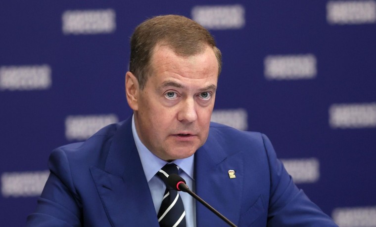 Раніше за таке вішали: Медведєв відреагував на заяву президентки Грузії