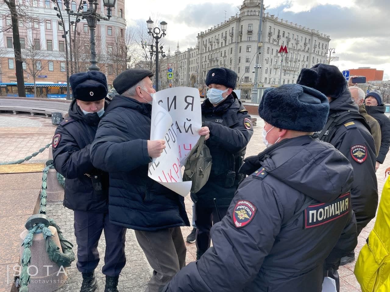 У Росії за протести проти війни в Україні затримали приблизно тисячу людей