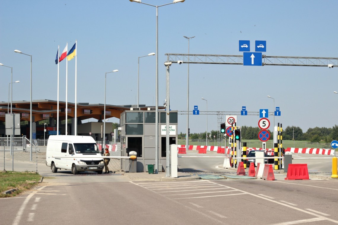 Виїзд чоловіків за кордон: хто може виїжджати з України