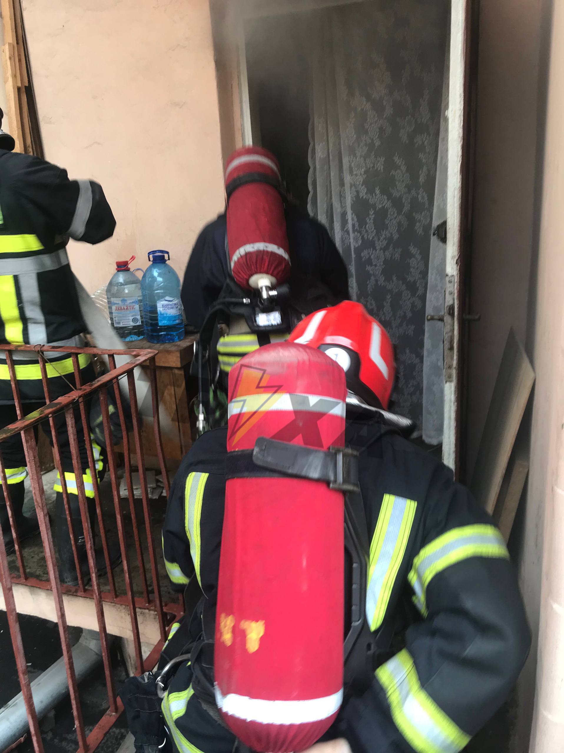 У Львові горить багатоквартирний будинок: є перше відео
