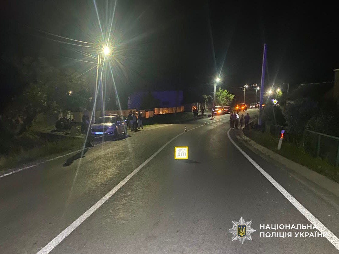 Проїхав 18 метрів узбіччям і врізався в столб: на Закарпатті загинув 21-річний мотоцикліст