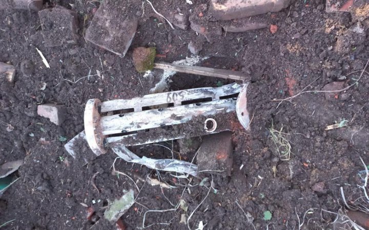 На Харківщині двоє чоловіків намагалися розібрати російський боєприпас: деталі
